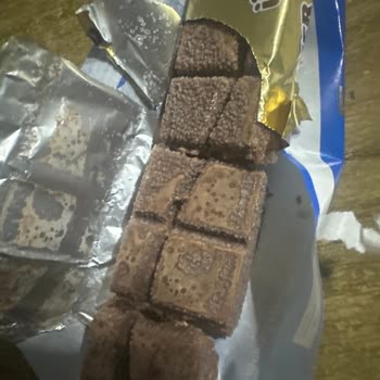 Bozuk Görünümlü Ülker Fındıklı Çikolata Ve Gıda Güvenliği Endişesi