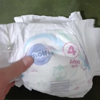 Molfix Bebek Bezinde Anlamsız Leke
