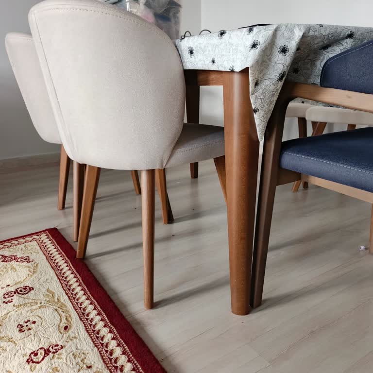 Doğtaş Yemek Masası Takımında Belirgin Renk Uyumsuzluğu Mağaza İle Tutarsız Ürün