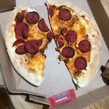 Domino's Pizza Gece Geç Gelen Ve Yanık Pizzalar Nedeniyle Mağduriyet!