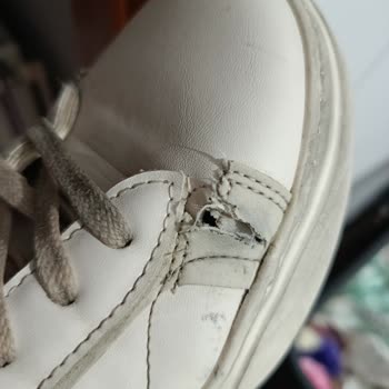 Kısa Sürede Yırtılan Ayakkabı İçin Değişim Talebim Var