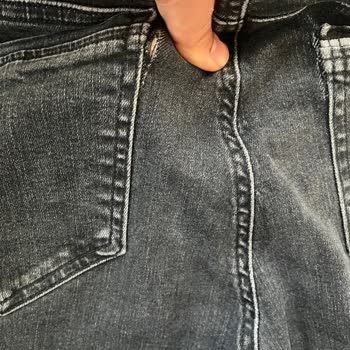 Kısa Sürede Yırtılan Kot Pantolon Ve Olumsuz İnceleme Sonucu