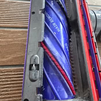 Dyson Süpürge Başlığı İki Yılda Eriyor, Parkelerim Zarar Gördü!