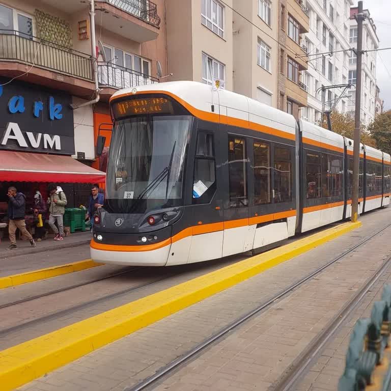 Estram 10 Numaralı Tramvay Hattında Yoğunluk Ve Sefer Yetersizliği Nedeniyle Mağduriyet
