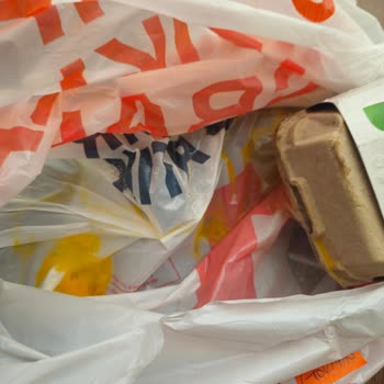 Kırık Yumurtalar Nedeniyle Hem Ürün Hem Temizlik Mağduriyeti