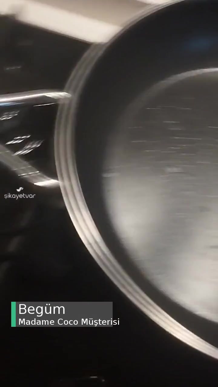Madame Coco Tencere Eli&nbsp; Yakıyor Ve Bütün İç Yüzeyi Atıyor videonun kapak resmi