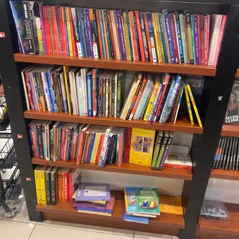 D&R Mağazasında Dağınık Raflar Ve İlgisiz Personel Deneyimi