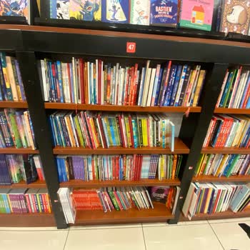 D&R Mağazasında Dağınık Raflar Ve İlgisiz Personel Deneyimi