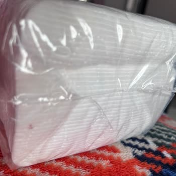 Kapalı Temizlik Pamuğu Paketinde Kan Lekesiyle Karşılaştım