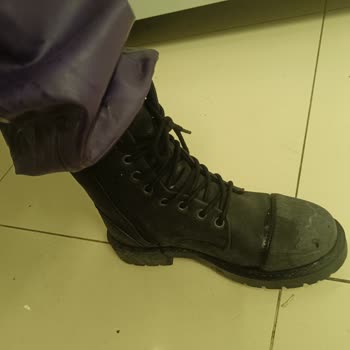 Su Geçirmez Botun Su Alması Ve Mağazada Yetersiz İlgi