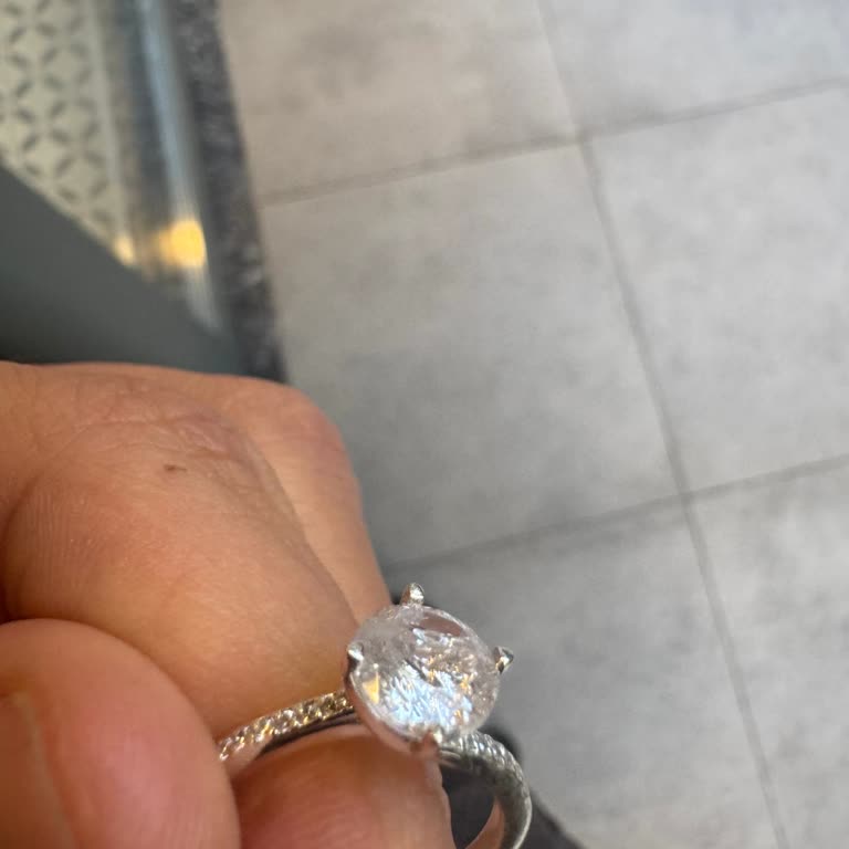 Aldığım Yüzük Ve Kutu Kısa Sürede Bozuldu, Firma İlgisiz Kaldı