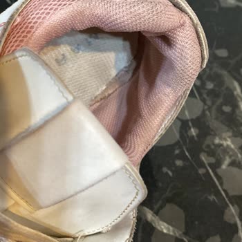 Aldığım Ayakkabı Kısa Sürede Yırtıldı Müşteri Hizmetleri İlgisiz Kaldı