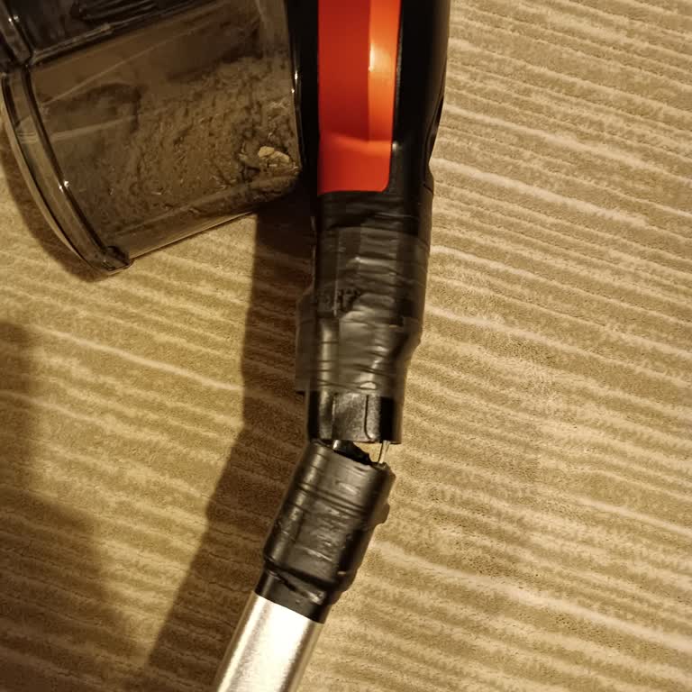 Philips 7043 Süpürge Plastik Aksamları Sürekli Kırılıyor Çözüm Sunulmuyor