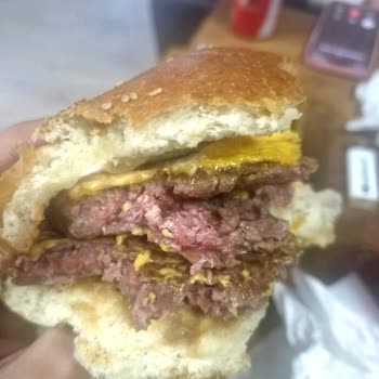 Çiğ Gelen Burger Ve Yetersiz Müşteri İlgisi
