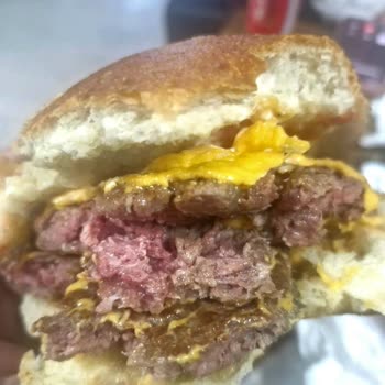 Çiğ Gelen Burger Ve Yetersiz Müşteri İlgisi