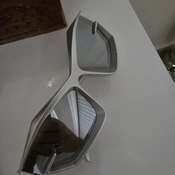 Sipariş Verdiğim Gözlük Yerine Farklı Ve Kalitesiz Ürün Gönderildi, İadem Yapılmıyor