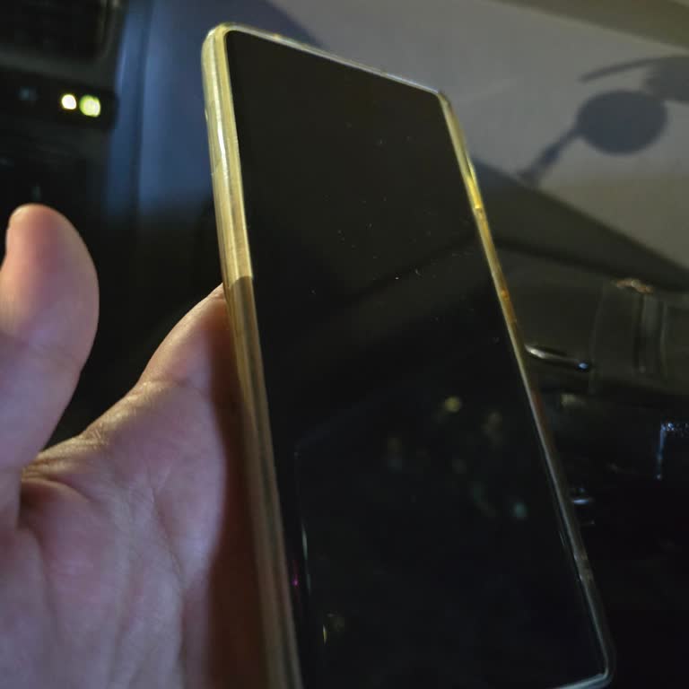 Reeder Edge Telefonunda Donma Ve Hoparlör Sorunları İle Değişim Talebine Yanıt Alamama