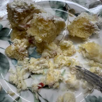 Liva Pastanesi'nden Sipariş Ettiğim Yaş Pasta Bozuk Geldi, İade Talebime Yanıt Alamıyorum