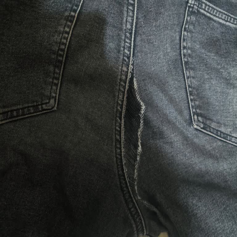 Mavi Pantolonlarda Tekrarlayan Yırtılma Sorunu Hayal Kırıklığı Yarattı