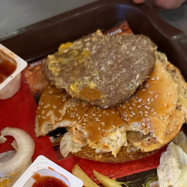 Burger King Menemen Şubesinde Soğuk Ve Bayat Ürünlerle Yaşanan Kötü Deneyim