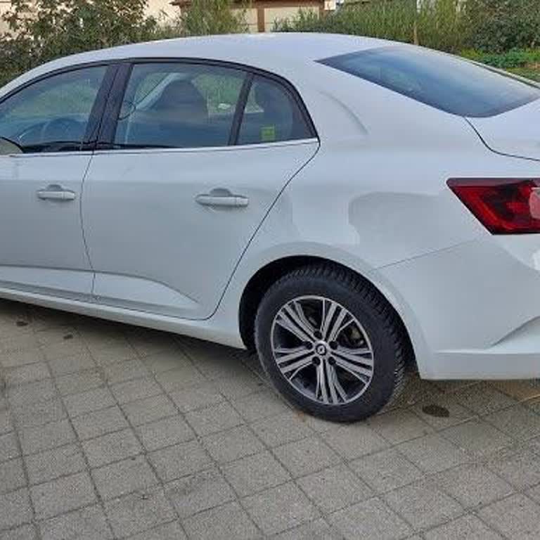 Sıfır Kilometre Renault Megane'da Tekrarlayan Arızalar Ve Değişim Talebi