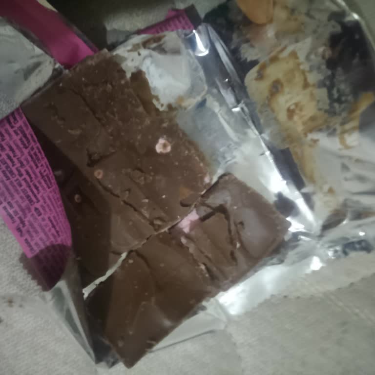 Aldığım Çikolatanın İçinden Eksik Ve Kuru Ürün Çıktı
