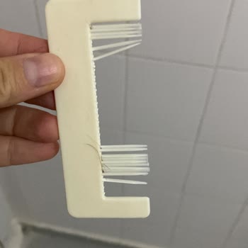 Deniz Pharma Bitex Bit Şampuan Tarağı Çabuk Kırıldı