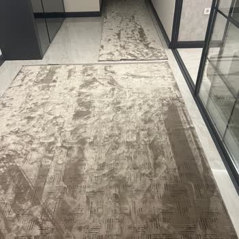 Makro Halı Halıyı Aldığım Günden Beri Üzerinde Belirgin Şekilde Ayak İzi Kalıyor