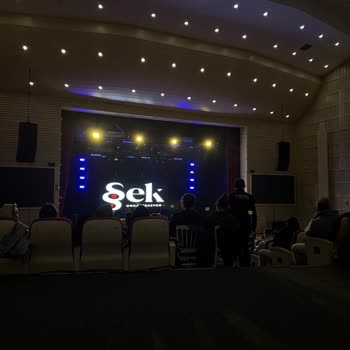 C Blokta Sahne Görünmüyor Ek Sandalye Yüzünden Mağdur Olduk