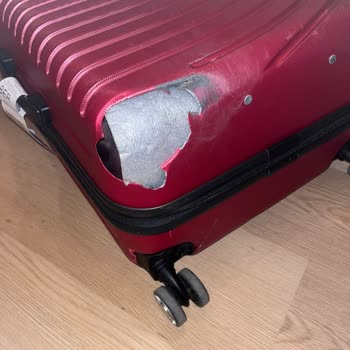 Berlin Uçuşunda Valizimiz Ciddi Şekilde Hasar Gördü Mağduriyet Yaşadık