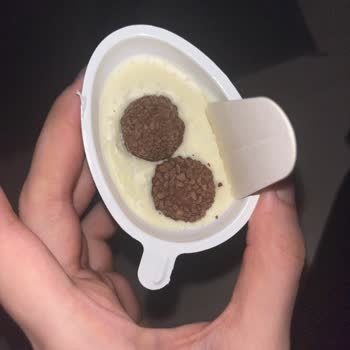 Kinder Joy Çikolatasında Parazite Benzer Oluşum Şok Etti Hijyen Endişesi Yaşadım