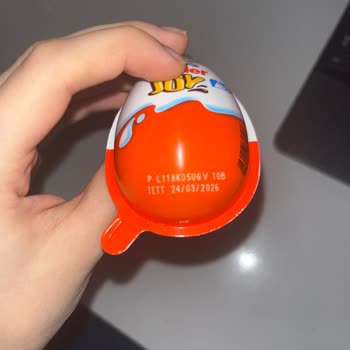 Kinder Joy Çikolatasında Parazite Benzer Oluşum Şok Etti Hijyen Endişesi Yaşadım