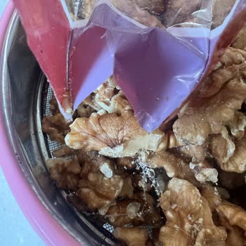 Özdanacı Kuruyemiş Cevizden Kurt Çıktı