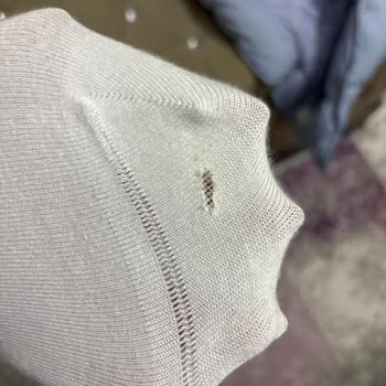 Mavi Mağazasından Alınan Çorabın 4 Saatte Delinmesi Hayal Kırıklığı Yaşattı