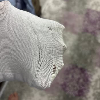 Mavi Mağazasından Alınan Çorabın 4 Saatte Delinmesi Hayal Kırıklığı Yaşattı