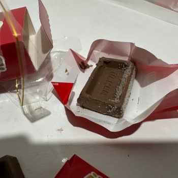 Bozulmuş Çikolata Sonrası Sağlık Sorunu Ve İletişim Eksikliği