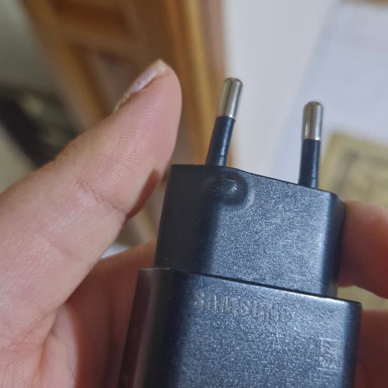Samsung Şarj Adaptörü Aşırı Isındı Ve Deformasyon Oluştu Güvenlik Endişesi Yaşıyorum