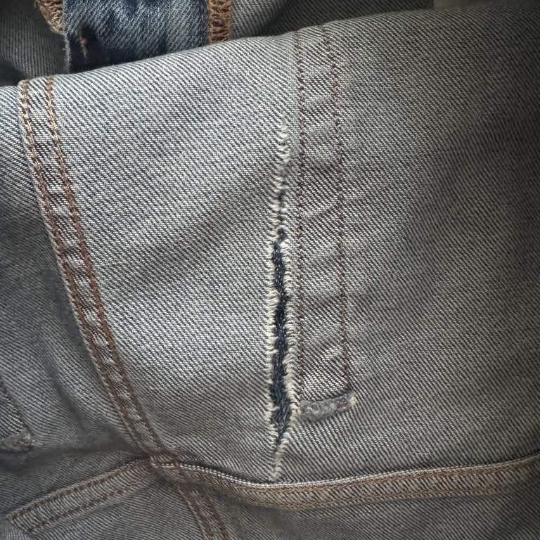 Calvin Klein Pantolonum İlk Giyişte Yırtıldı Kalite Ve İade Süreci Endişesi Yaşıyorum!