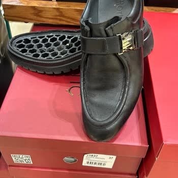 Ayakkabının Tabanı Kısa Sürede Çıktı, Mağaza Ve Müşteri Hizmetleri İlgisiz Kaldı