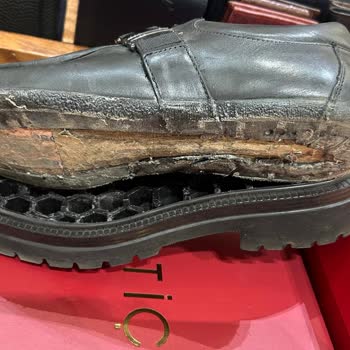 Ayakkabının Tabanı Kısa Sürede Çıktı, Mağaza Ve Müşteri Hizmetleri İlgisiz Kaldı