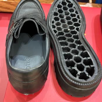 Ayakkabının Tabanı Kısa Sürede Çıktı, Mağaza Ve Müşteri Hizmetleri İlgisiz Kaldı