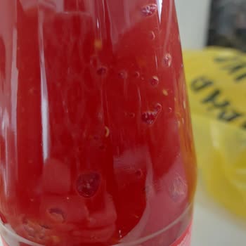 Son Tüketim Tarihi Geçmemiş Domateste Kurtçuk Şoku