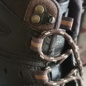 FLO İnternet Alışverişinde Üst Üste Kusurlu Bot Ve Mağazadan Değişim Yok