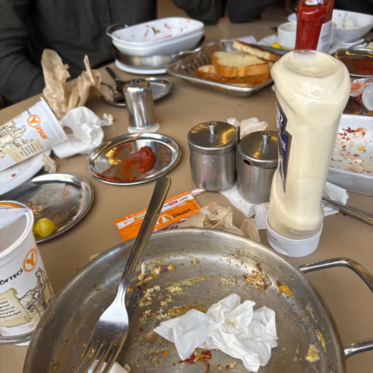 Köfteci Yusuf Aksoy Girne Şubesinde Soğuk Yemek Ve İlgisiz Hizmet Hayal Kırıklığı