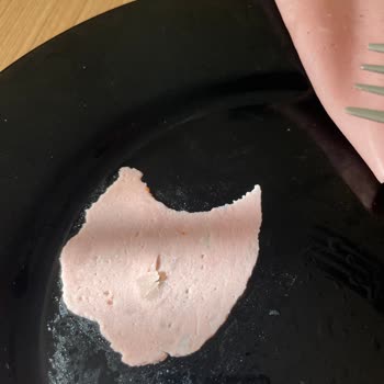 Lezita Piliç Salamdan Kötü Koku Ve Sert Parçalar Çıktı!