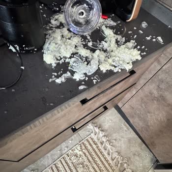 Haier El Rondosunun Cam Haznesi Çatladı