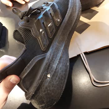 Kısa Sürede Deforme Olan Ayakkabı Ve Uzun İnceleme Süreci Hayal Kırıklığı Yarattı