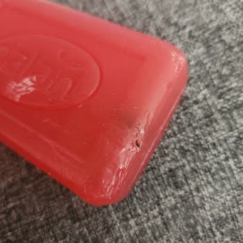 Organik Gül Sabununun İçinden Yabancı Madde Çıktı Sağlık Riski Yaşadım