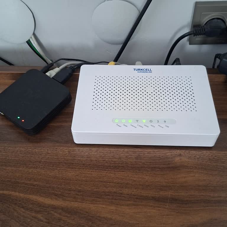 Sürekli İnternet Kopmaları Ve Eski Modem Nedeniyle Ek Masraf Yaşıyorum, Ücretsiz Teknik Destek Ve Modem Değişimi Talep Ediyorum