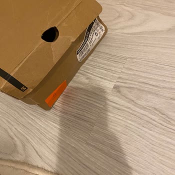 Boyner Yanlış Ve Eksik Kontrol Nedeniyle Farklı Çift Ayakkabı Gönderildi